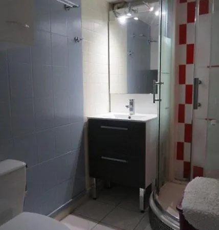 Agreable Maison Au Calme - Terrasse- Parking Prive - 6ani84 *